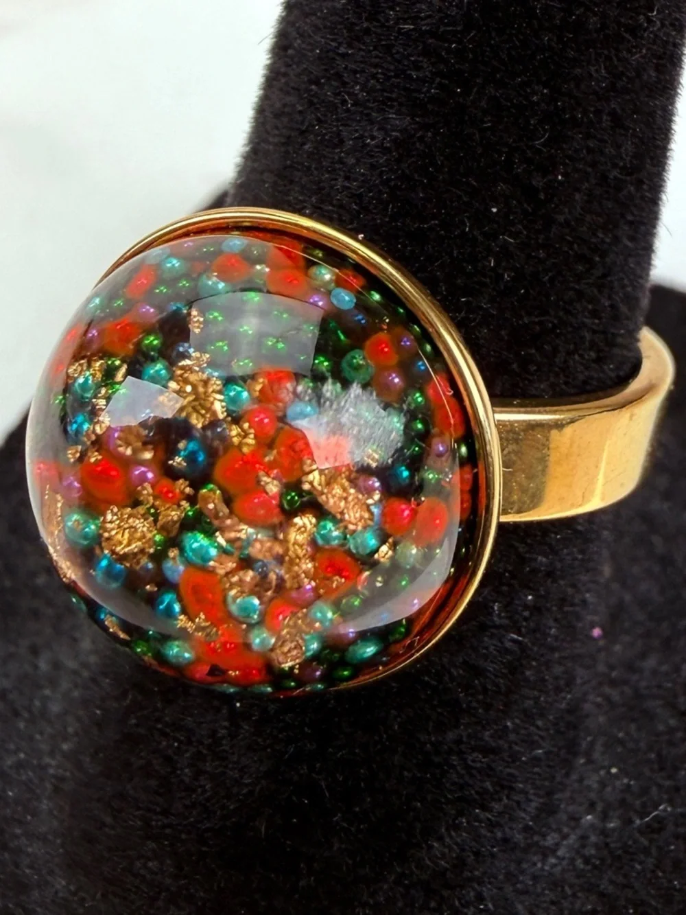 Beautiful size 6 1/2 goldtone raised bubble costume ring